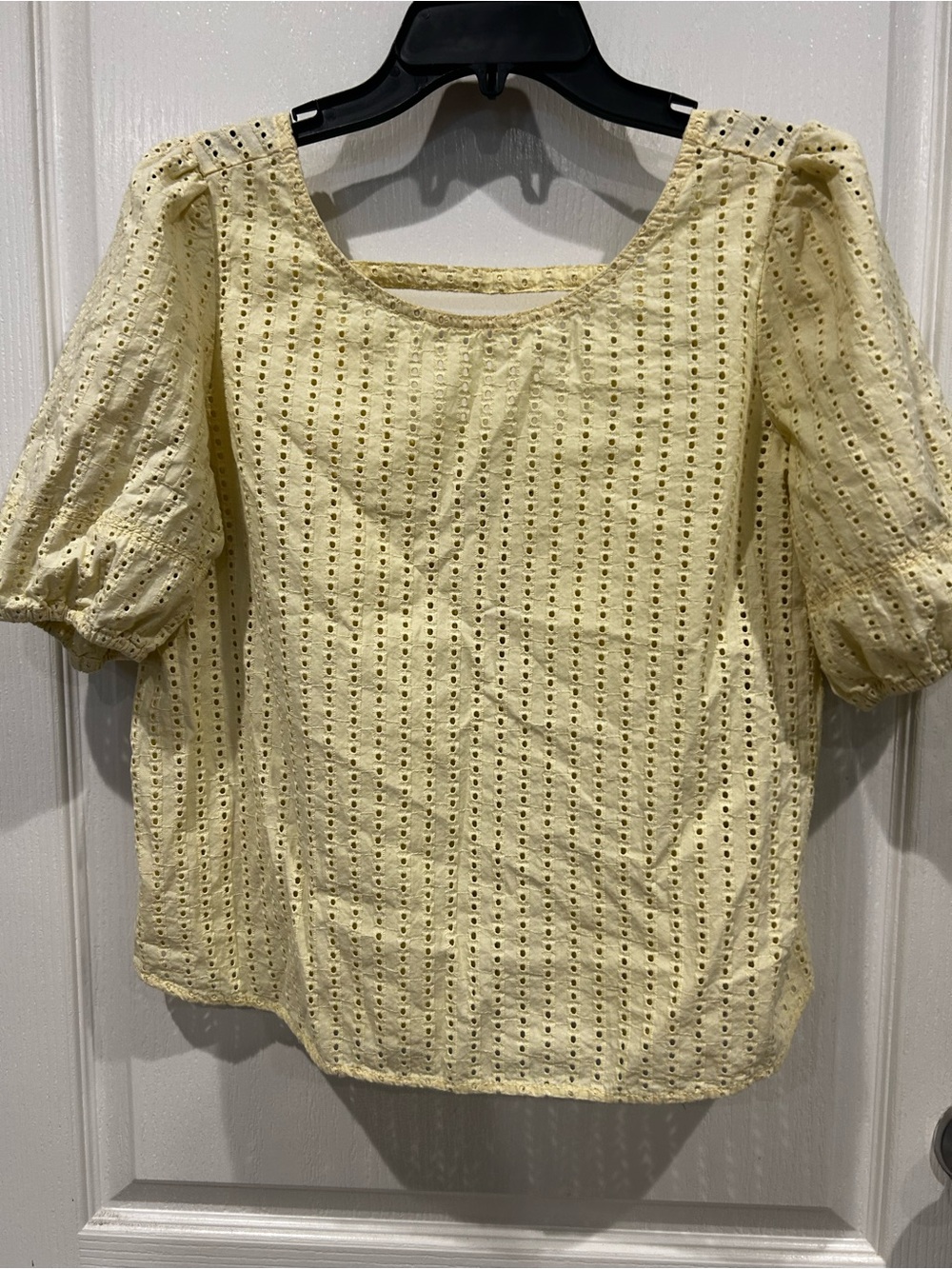 LOFT Women Medium Pale Yellow Eyelet Puff Sleeve Top